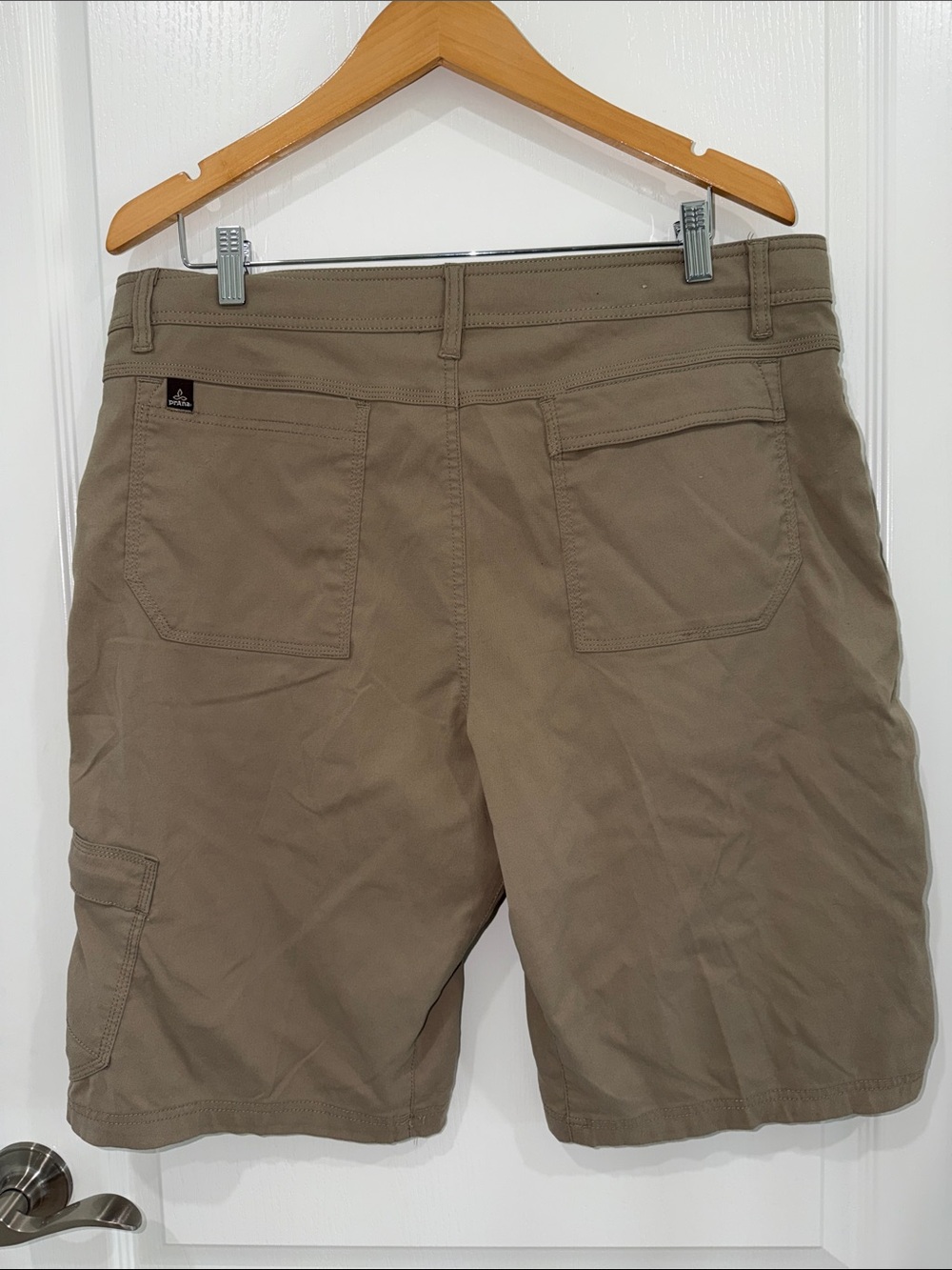 PrAna Stretch Zion Short Men's Beige Cargo Shorts - size 36”
Hiking outdoors - Picture 4 of 6